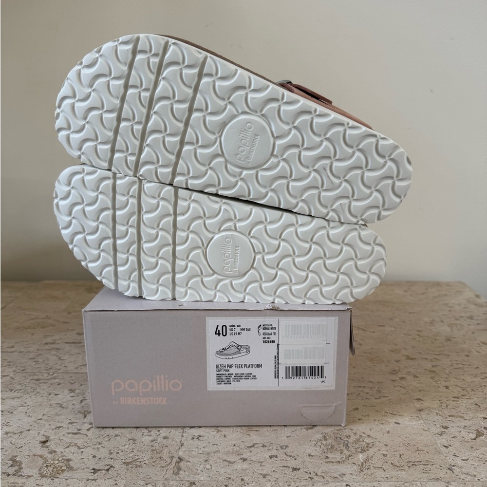 Birkenstock® Papillio Gizeh Platform Sandal - Nubuck. - Picture 11 of 11